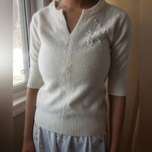 Elegant Cream Cashmere Sweater with Floral Embroidery